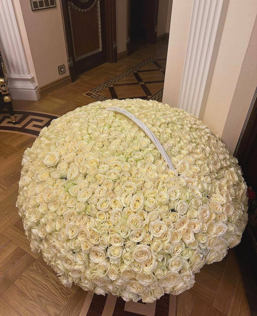 Облако из роз